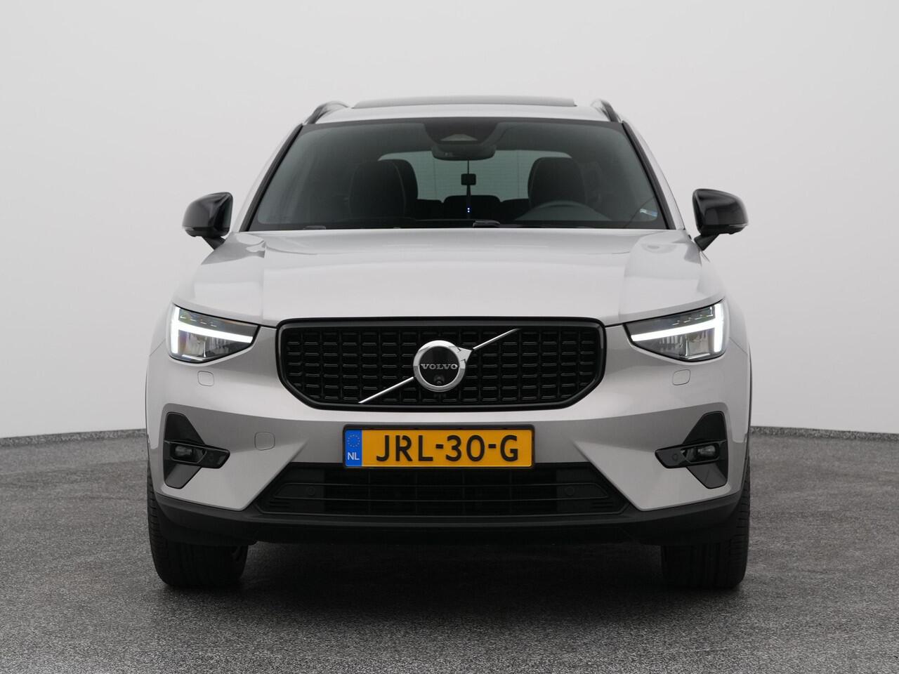 Volvo XC40 2.0 B3 Ultimate Bright | PANO | 360° | H&K | KEYLESS | STOEL- EN STUURVERW.