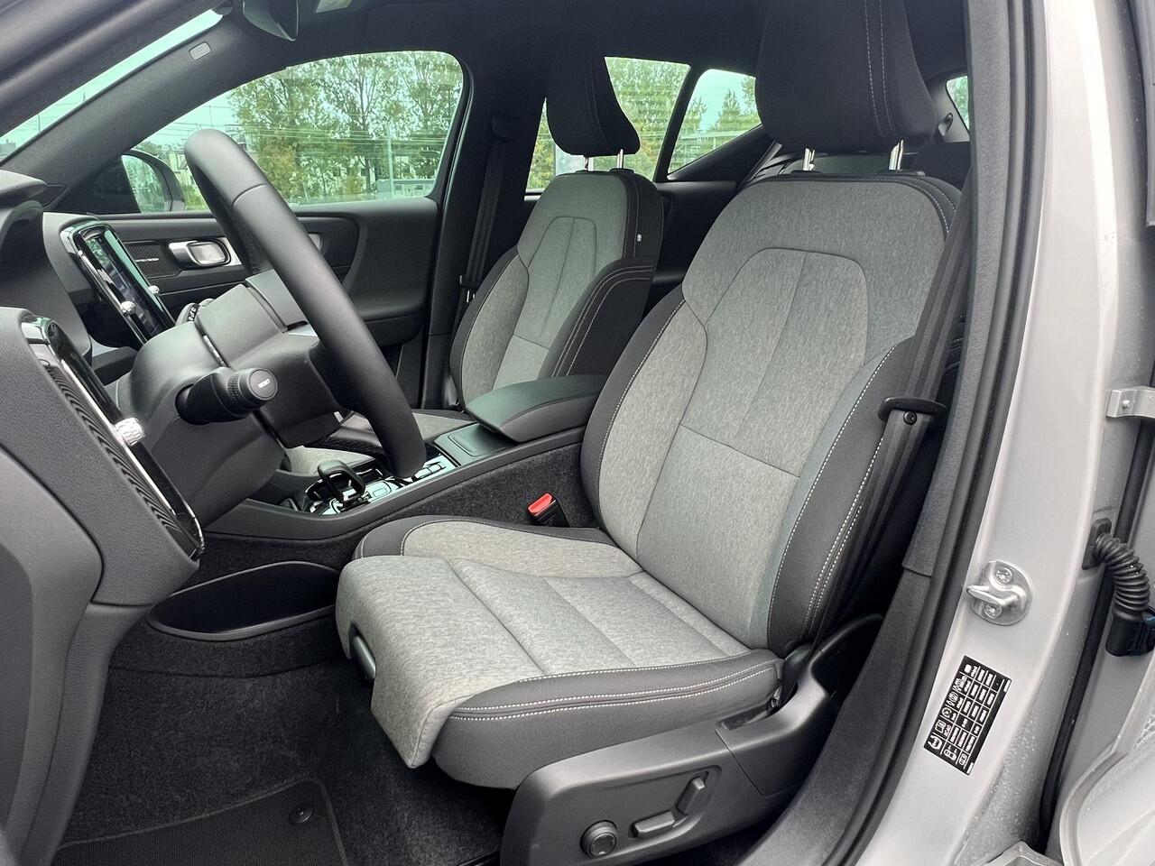 Volvo XC40 2.0 B4 Plus Dark Mild hybrid, Automaat, Trekhaak semi elektrisch wegklapbaar, Stoelverwarming, Stuurverwarming, Verwarmde voorruit, Noodreservewiel