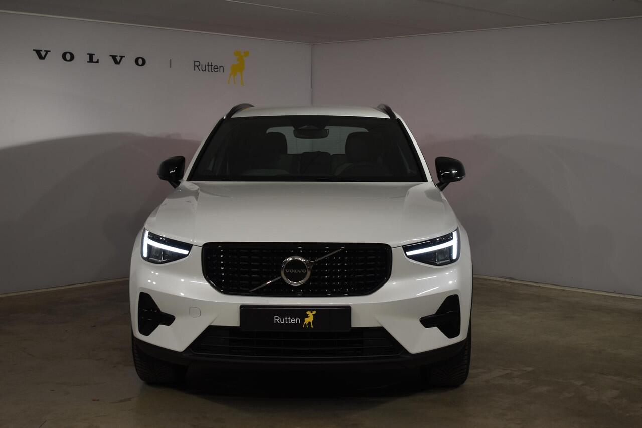 Volvo XC40 B4 211PK Automaat Plus Dark / Adaptieve Cruisecontrol / Parkeersensoren / Stoelverwarming / Stuurverwarming / Elektrische Stoelen / Trekhaak /