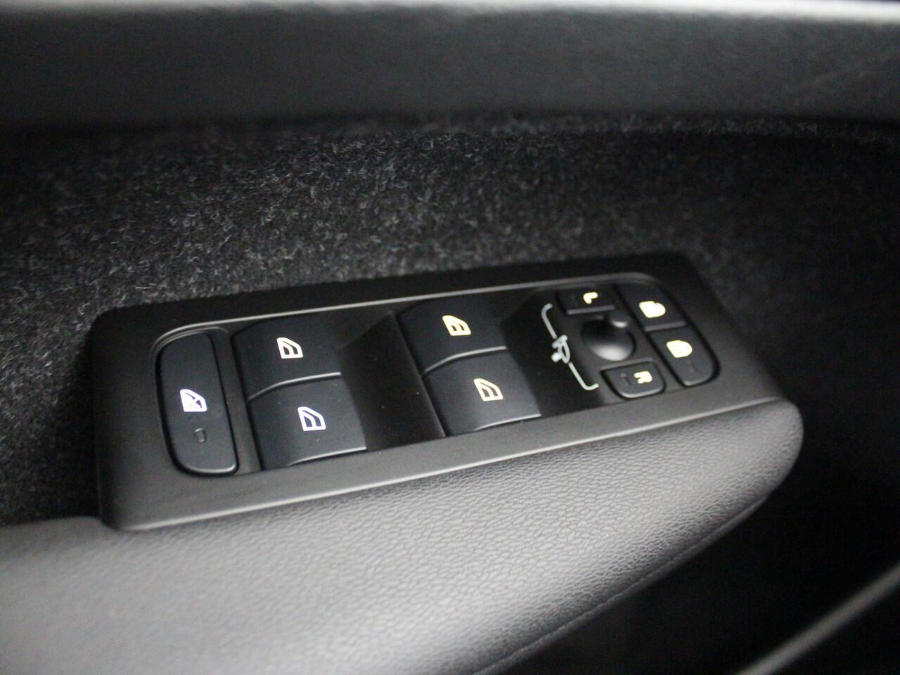 Volvo XC40 1.5 T5 Recharge Inscription Expression | Stoelverwarming | Camera | PDC |*