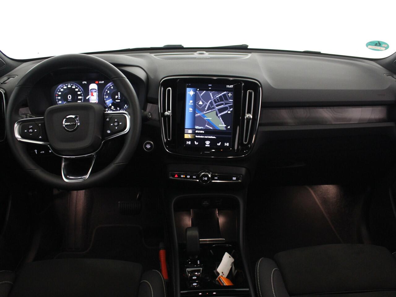 Volvo XC40 1.5 T5 Plug-in hybrid Ultimate Dark | Panoramadak | Hifi | Elektrische stoelen |*