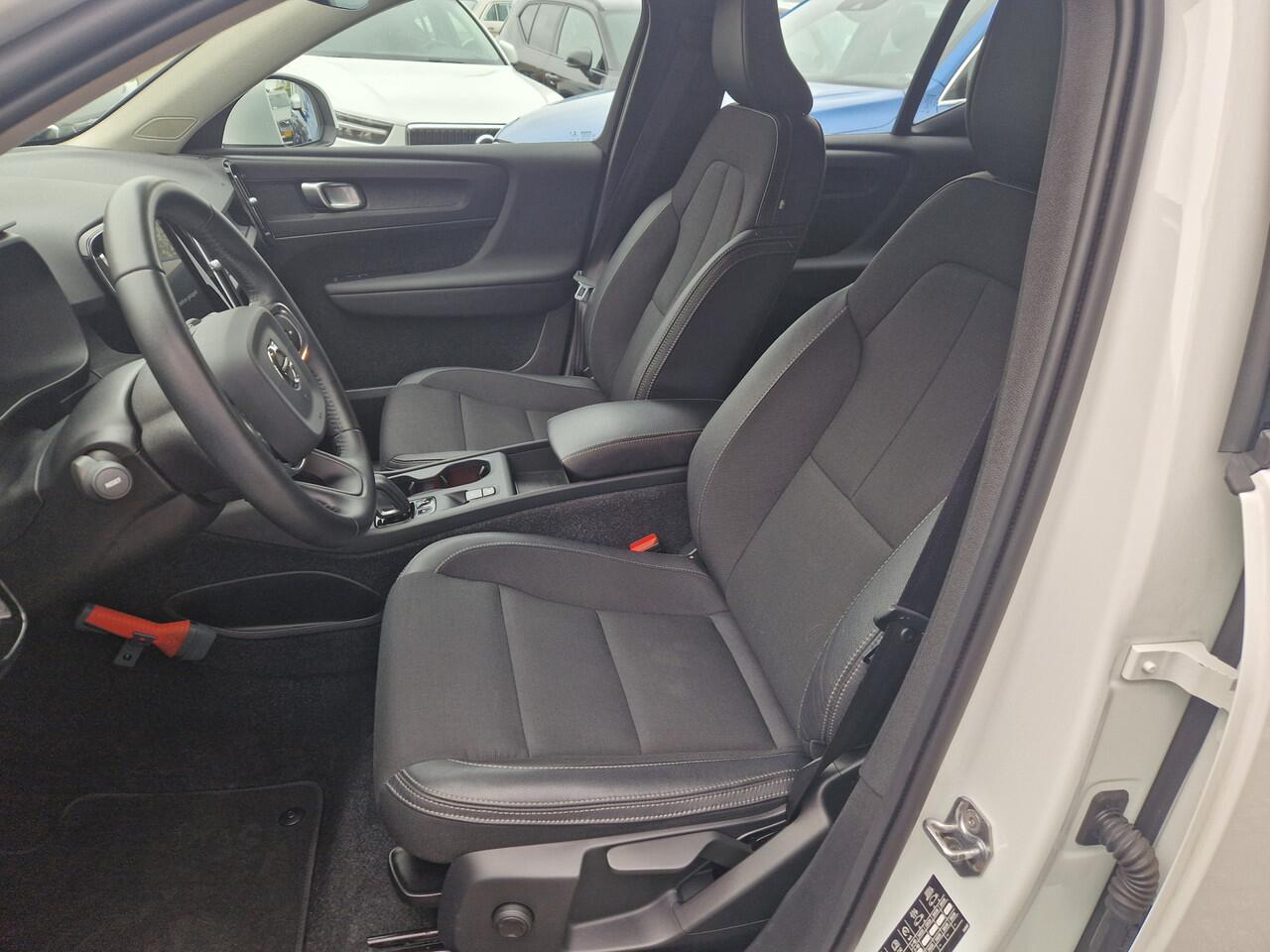 Volvo XC40 1.5 T5 Twin Engine Momentum Pro NL Auto | Verw.stoelen