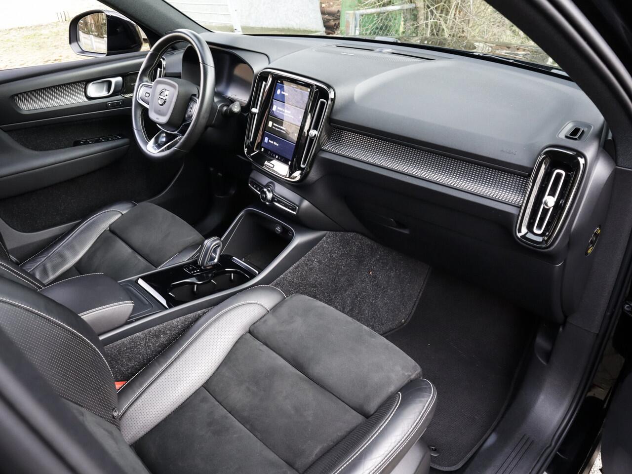 Volvo XC40 Recharge P8 AWD R-Design 3-Fase 1e-Eig. & Dealer-Onderh. BOVAG-Garantie. NL-Auto.