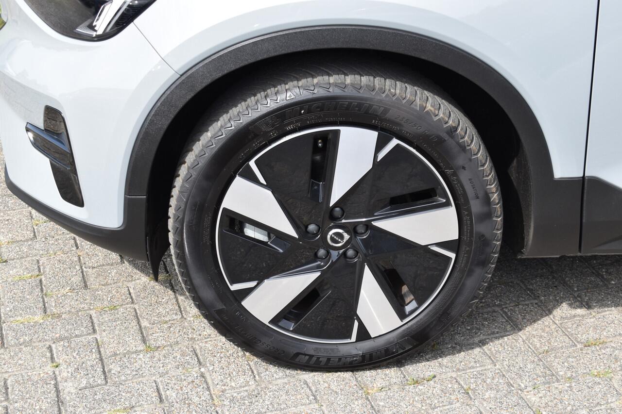 Volvo XC40 Extended Range Plus 82 kWh ACC | Pilot Assist | Stoel Stuur verwarming | Trekhaak | Key Less | 19 inch