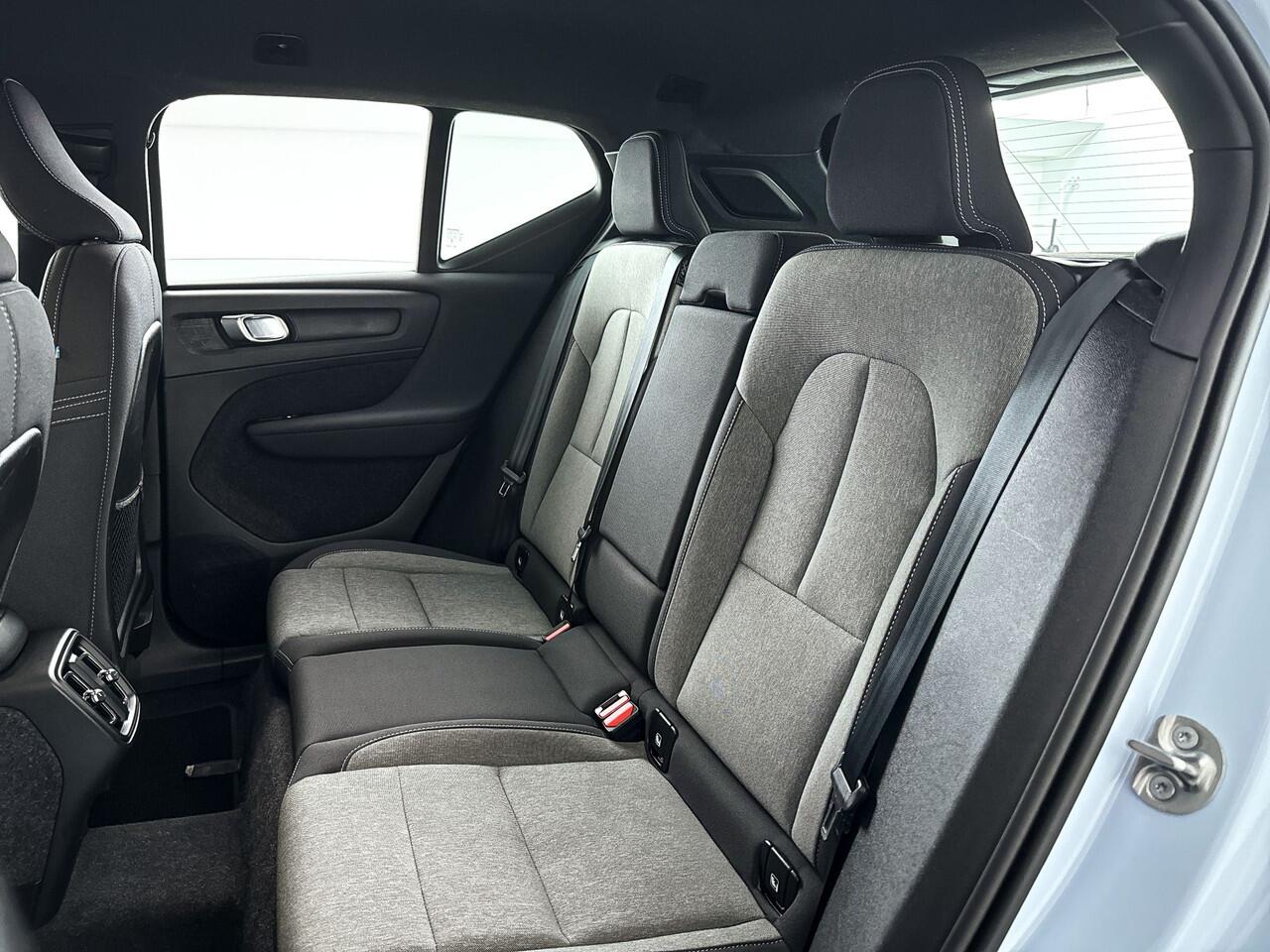 Volvo XC40 B4 Aut. Plus Dark | Stoel- en Stuurverwarming | Harman Kardon | Parkeercamera | Trekhaak