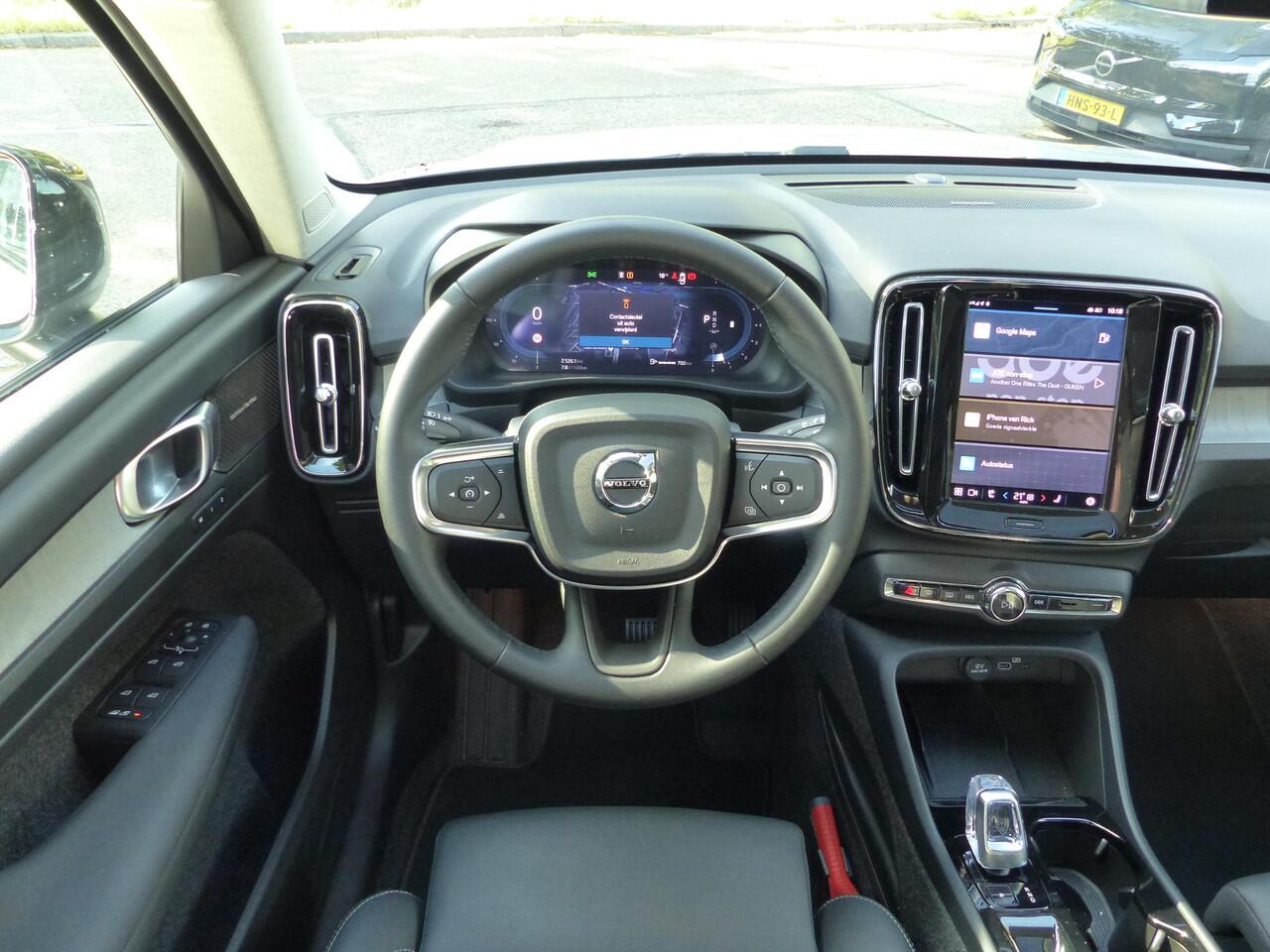 Volvo XC40 B4 Plus Dark |Trekhaak |Leder | Schuifdak| Running Boards|