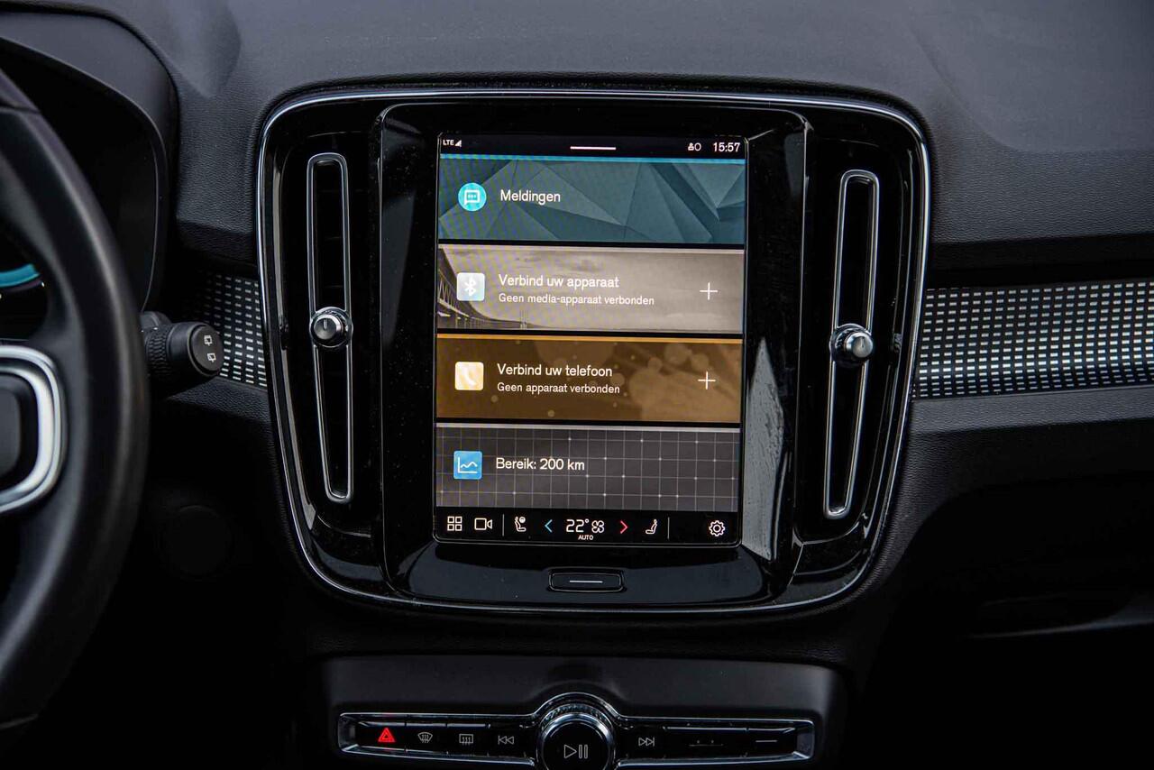 Volvo XC40 Recharge Twin Pro | Power Seats | Trekhaak | Panoramadak | 360 Camera | Harman Kardon | Adaptieve Cruise Control |