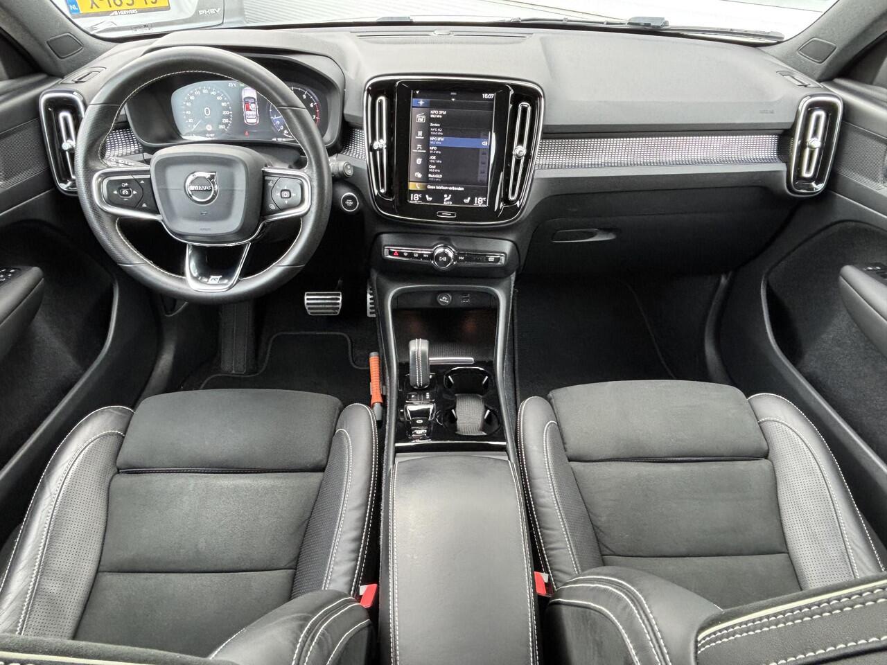 Volvo XC40 1.5 T3 R-Design / Navigatie / Camera / Origineel Nederlands / Elektrische achterklep /