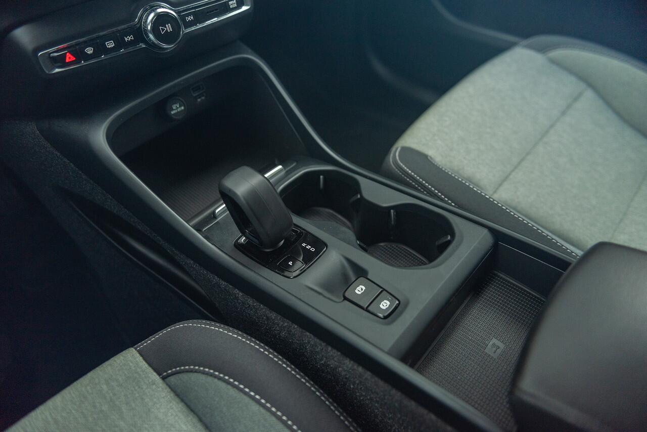 Volvo XC40 T4 Aut. Plug-in Hybrid Inscription Panoramadak Stoelverwarming Parkeercamera 211pk