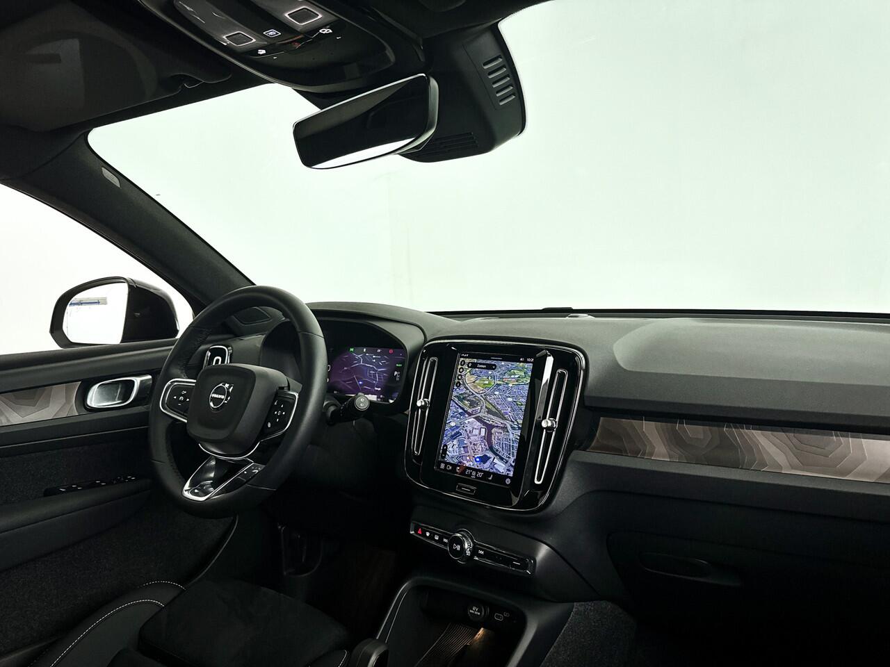 Volvo XC40 Single Motor Extended Range Plus 82 kWh | Stoel- en stuurverwarming | Parkeercamera