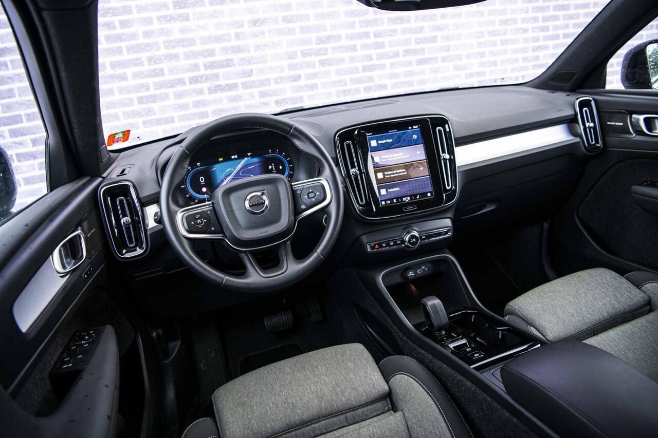 Volvo XC40 2.0 B4 Plus Dark | Trekhaak | Adaptive Cruise Control | Dode hoek detectie BLIS | Harman/Kardon audio | Elektrische stoelverstelling | Stoel- en stuurverwarming | Verwarmde Voorruit |