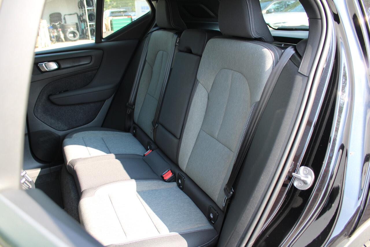 Volvo XC40 B4 Plus Dark | El. Bestuurders stoel | Trekhaak | Harman Kardon