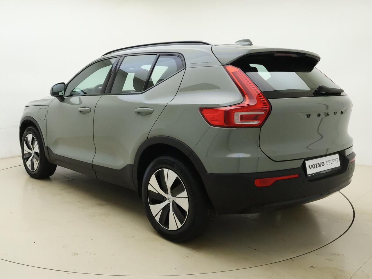 Volvo XC40 T5 262pk Plus Dark / Nubuck / Elektr. verstelbare stoelen / Stoel/- en stuurverwarming / Trekhaak /