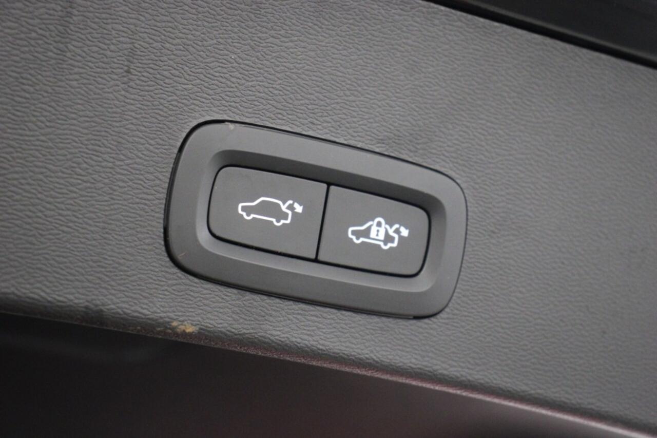 Volvo XC40 Recharge Plus - Carplay, Navi, Cruise, Camera, Stuur/Stoelverw.