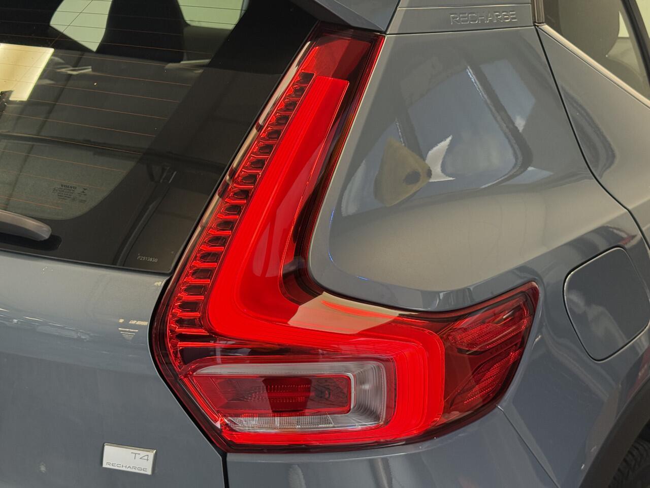 Volvo XC40 1.5 T4 Recharge Inscription H&K Stoel- en stuurverwarming. CC adaptief Leer