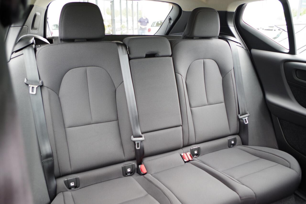 Volvo XC40 1.5 T4 Recharge Inscription Expression 211 PK PHEV, Panoramadak, Trekhaak, Camera, Carplay, Climate Control