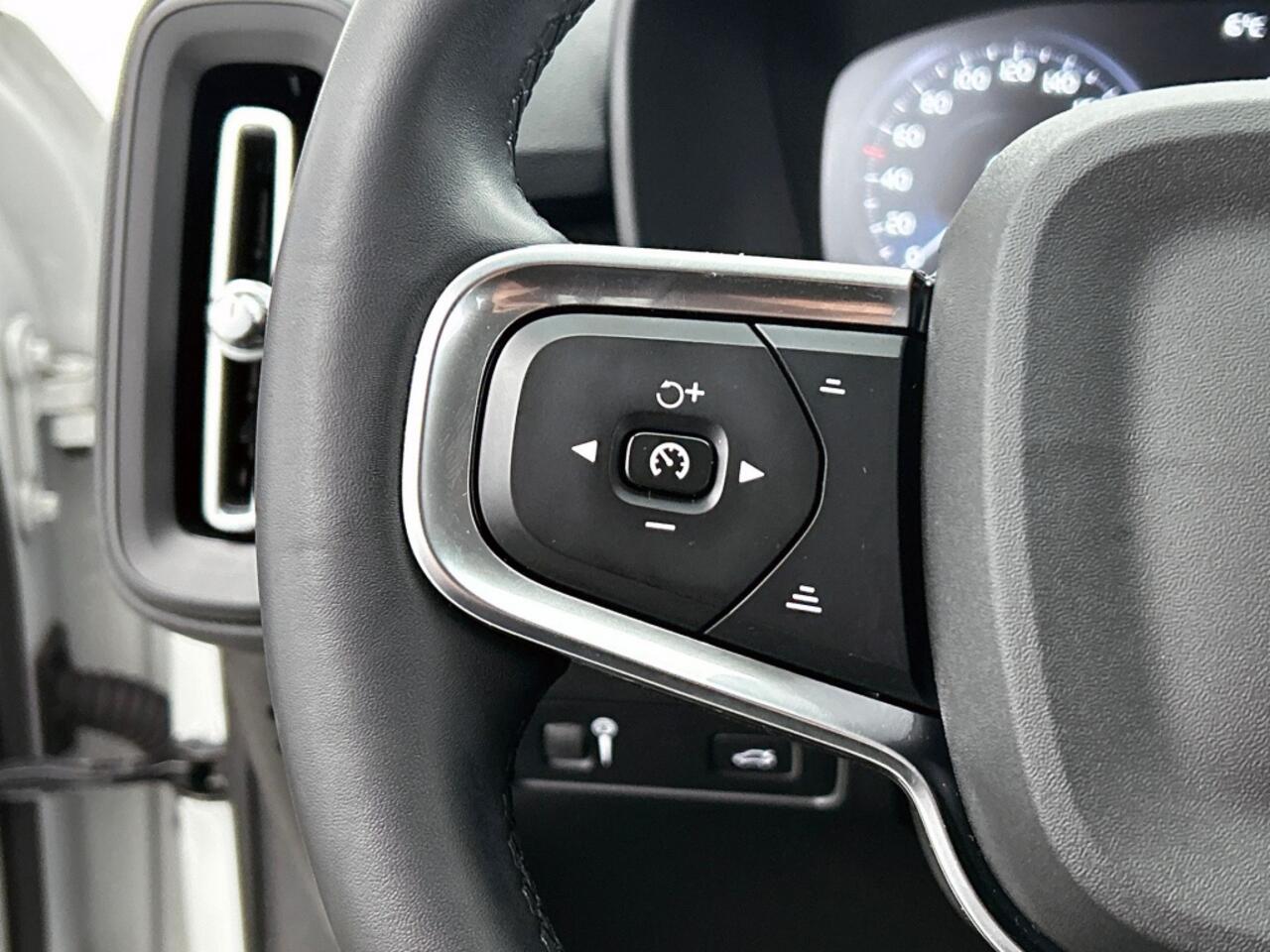 Volvo XC40 1.5 T2 Momentum Core | Rijklaar | Stoelverwarming | Navigatie |