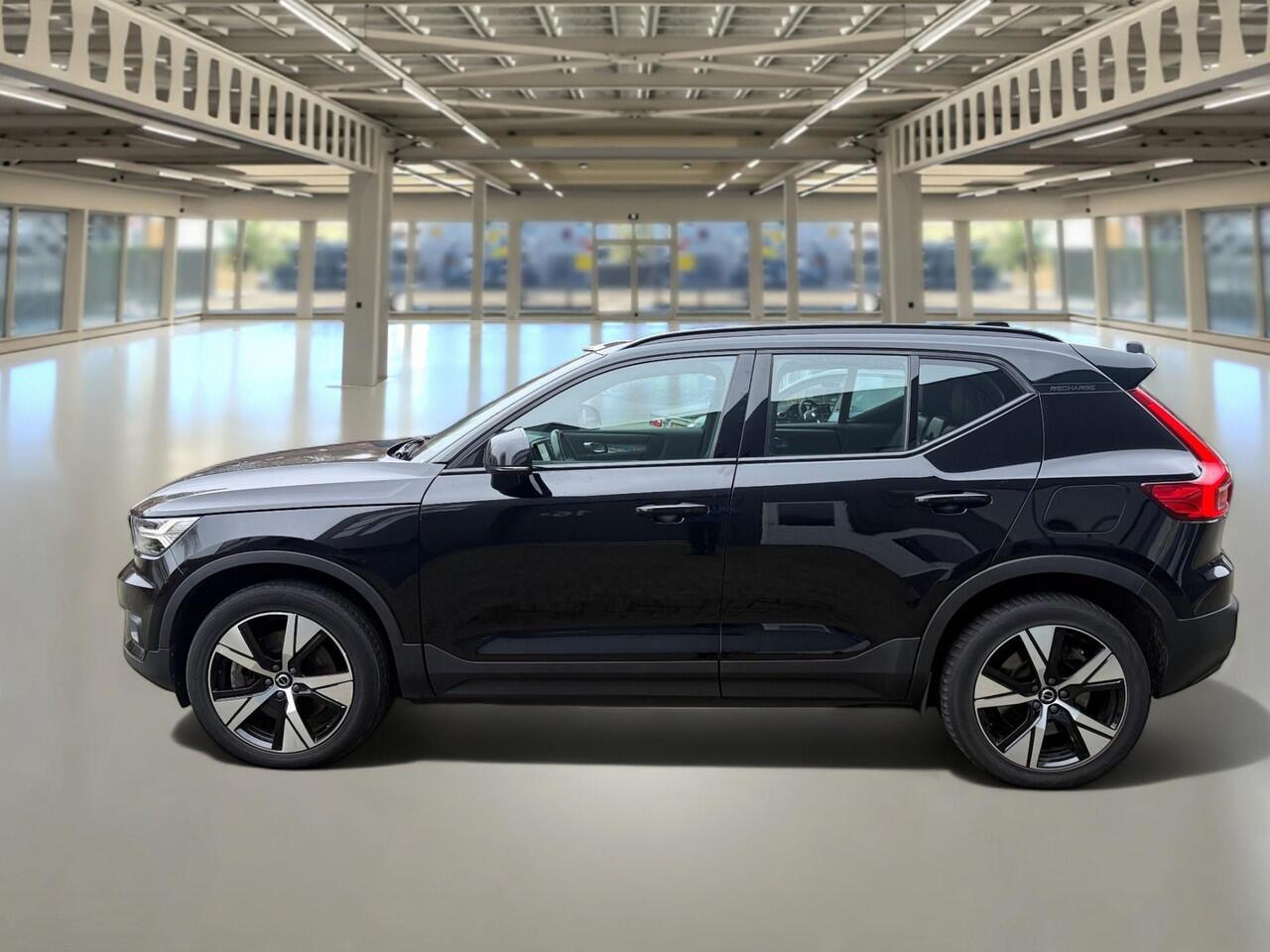 Volvo XC40 Recharge P8 AWD R-Design Panoramadak/rijklaar met garantie Soh 91 %