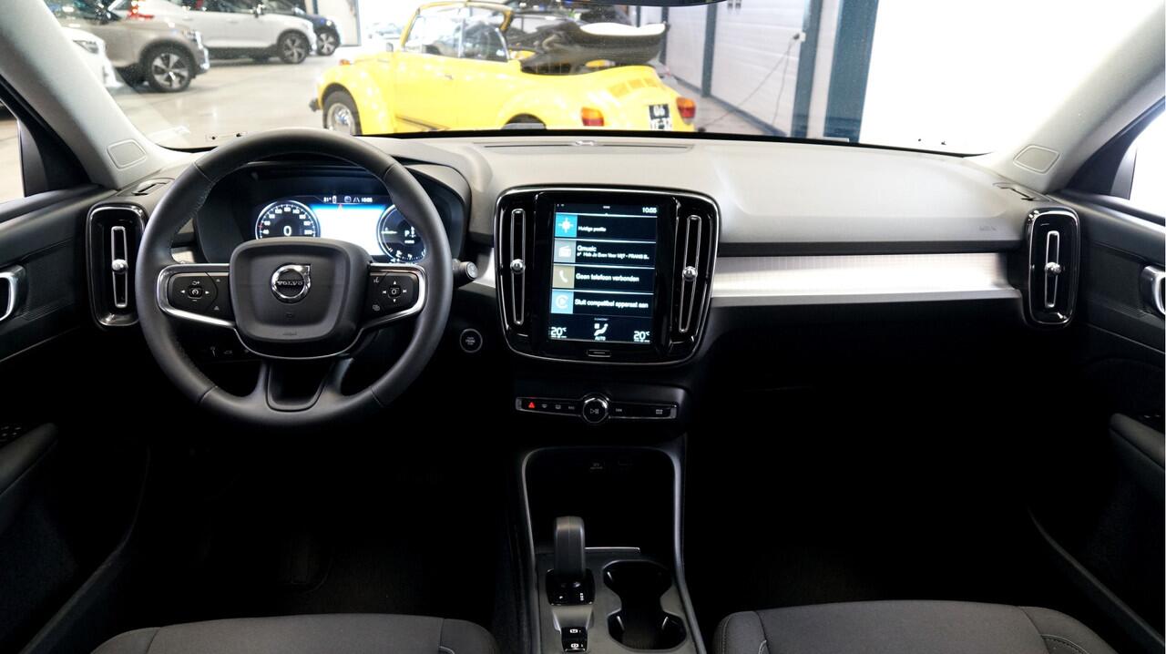 Volvo XC40 1.5 T4 Recharge 155kW/211pk DCT7 Inscription Exp. PANORAMADAK + ADAPT.CRUISE + PILOT ASSIST + EL.TREKHAAK + CAMERA + APPLE CARPLAY/ANDROIS AUTO + NAVI SENSUS + KEYLESS ENTRY&GO + HIGH PERF. LED + DRIVE MODES + PARKSENSOREN V&A + 18" LM-VELGEN!!