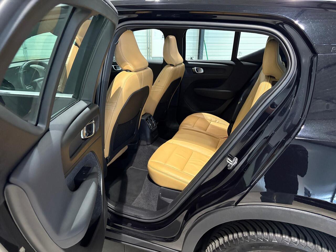 Volvo XC40 T5 Aut. Plug-in Hybrid Ultimate Bright Leder Parkeercamera 262pk