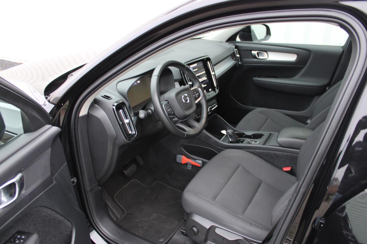 Volvo XC40 1.5 T2 Momentum | Incl. 12 maanden garantie | Apple CarPlay | Navigatie | Cruise control | Climate control | Parkeersonsoren | Lane assist |