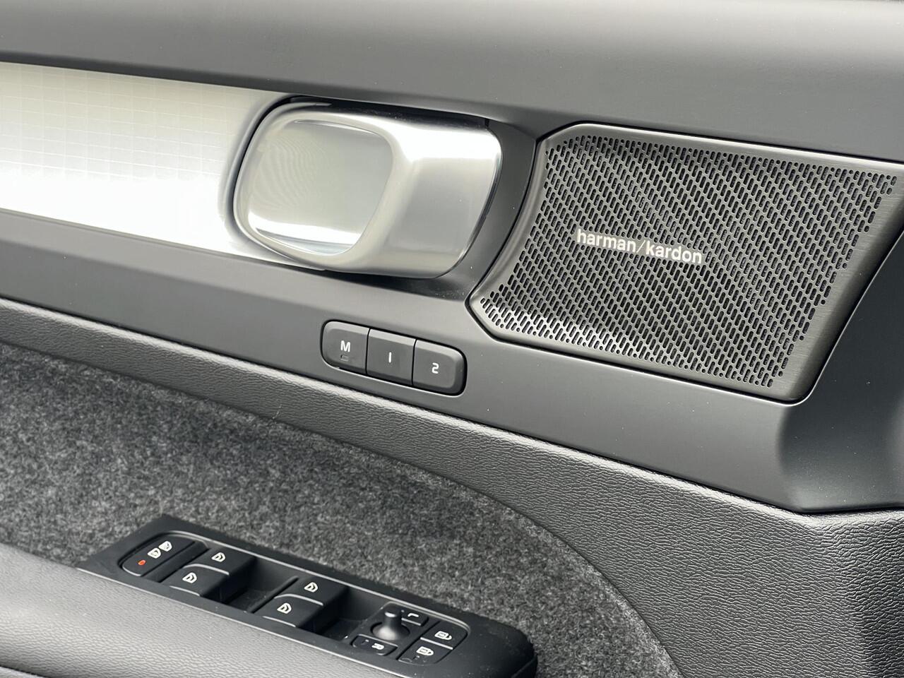 Volvo XC40 2.0 B4 Plus Dark Mild hybrid, Automaat, Trekhaak semi elektrisch wegklapbaar, Stoelverwarming, Stuurverwarming, Verwarmde voorruit, Noodreservewiel