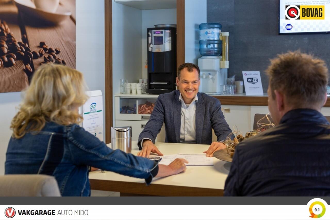 Volvo XC40 1.5 T3 Momentum Pro | Leder interieur | Winterbanden set