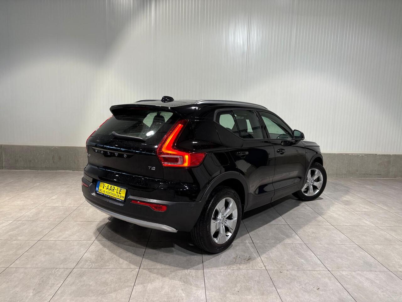 Volvo XC40 T2 Momentum Leder Panoramadak Parkeercamera 129pk