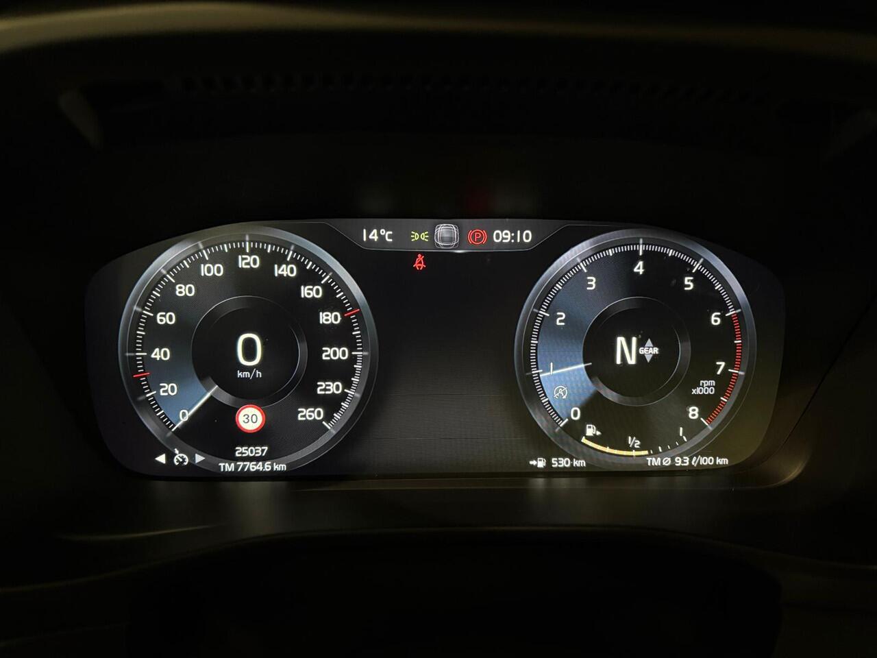 Volvo XC40 T2 Momentum Leder Panoramadak Parkeercamera 129pk