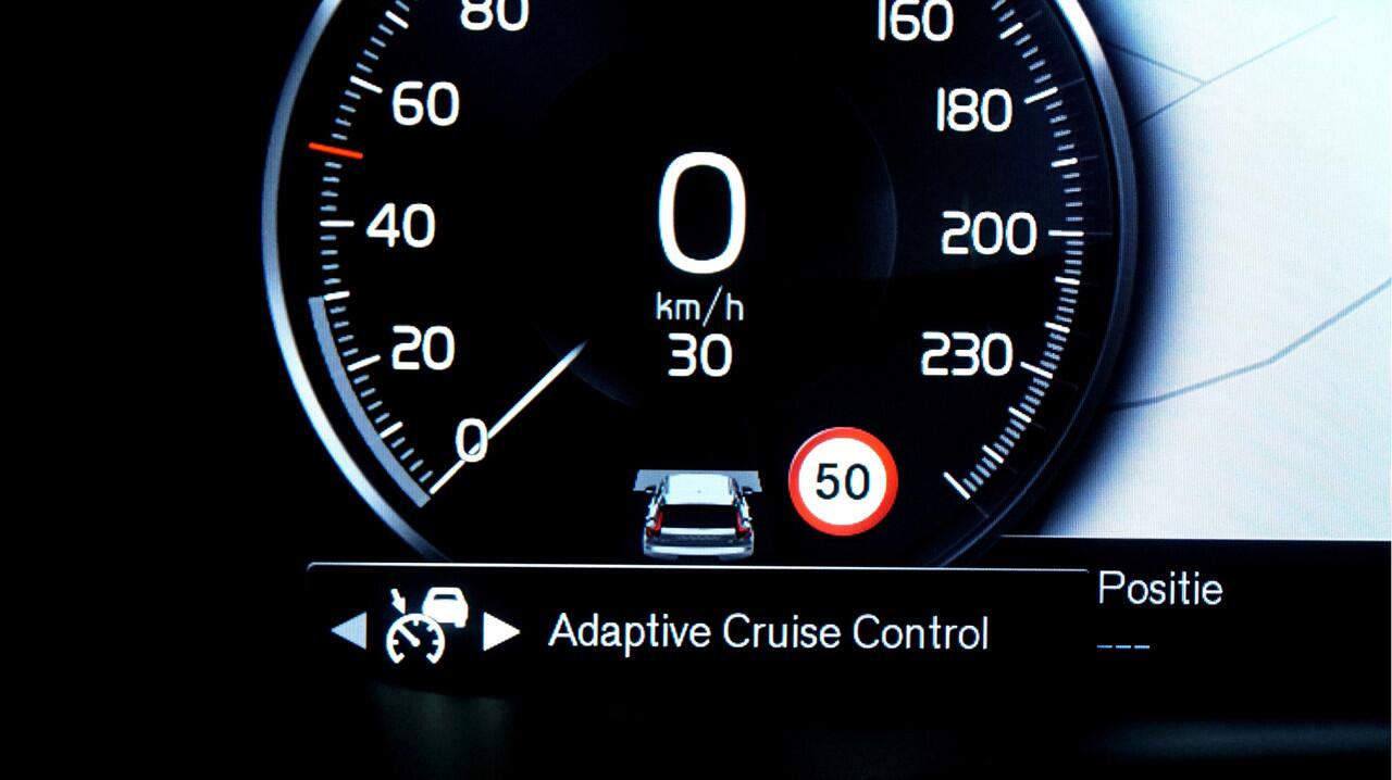 Volvo XC40 1.5 T4 Recharge 155kW/211pk DCT7 Inscription Exp. PANORAMADAK + ADAPT.CRUISE + PILOT ASSIST + EL.TREKHAAK + CAMERA + APPLE CARPLAY/ANDROIS AUTO + NAVI SENSUS + KEYLESS ENTRY&GO + HIGH PERF. LED + DRIVE MODES + PARKSENSOREN V&A + 18" LM-VELGEN!!
