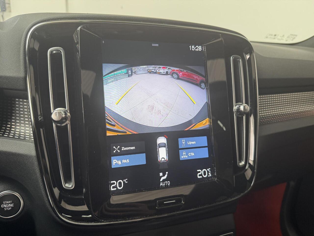 Volvo XC40 1.5 T5 Recharge R-Design | Panoramadak | Harman/Kardon | Navigatie | Elektrisch Bedienbare Achterklep |