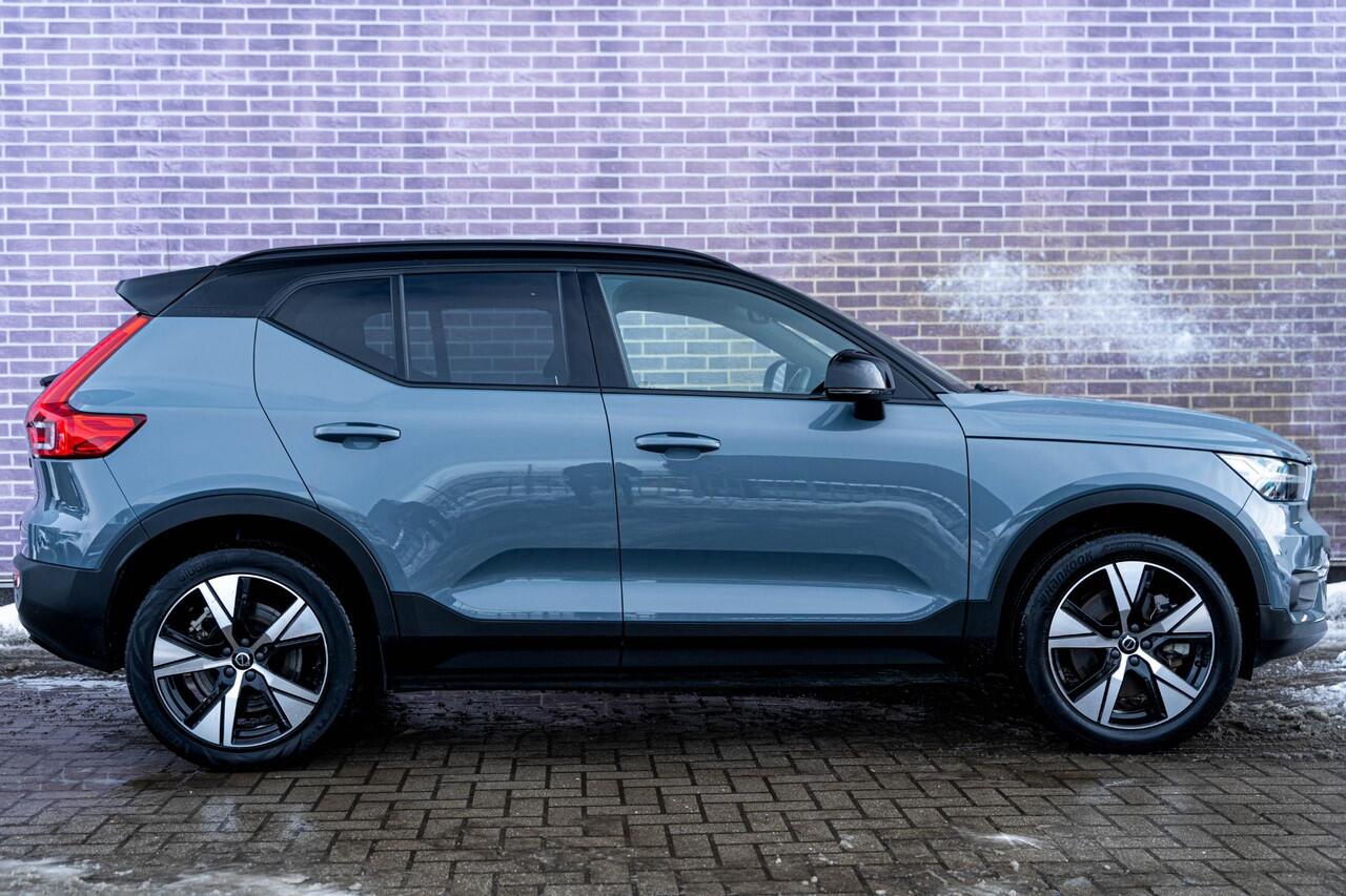 Volvo XC40 Recharge P8 AWD R-Design | Schuif-/Kanteldak | Stoel-/Stuurverwarming | Getint glas | Dodehoekdetectie | Adaptive Cruise Control | Parkeercamera | Keyless entry |