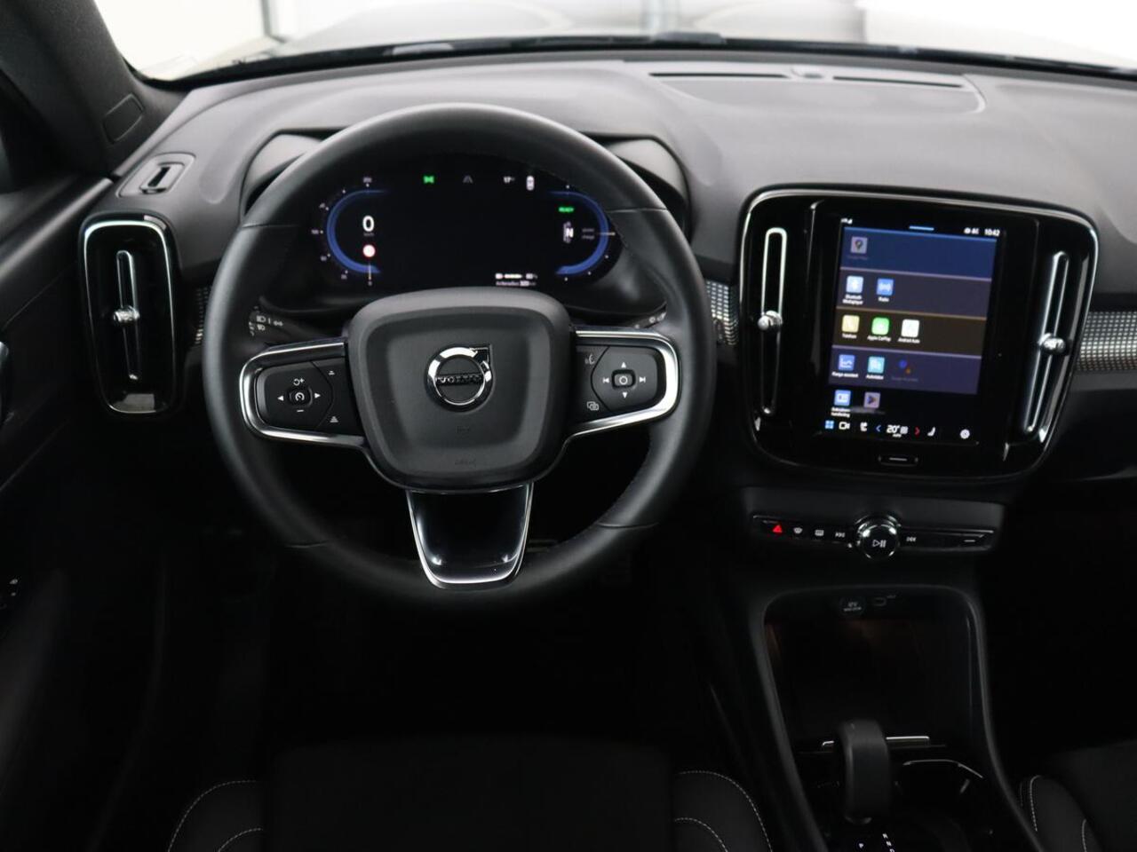 Volvo XC40 Recharge Plus | Trekhaak | Stoel & stuurverwarming | Warmtepomp | Adaptive cruise | Carplay | Navigatie | Camera | Leder/Alcantara | Full LED | DAB | Standkachel | Bluetooth | Climate control