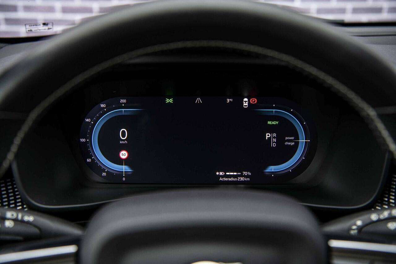 Volvo XC40 Recharge P8 AWD R-Design | Keyless | Stoel-/ Stuurverwarming | Trekhaak | Harman & Kardon | Adaptieve Cruise Control | Carplay | DAB | BLIS |