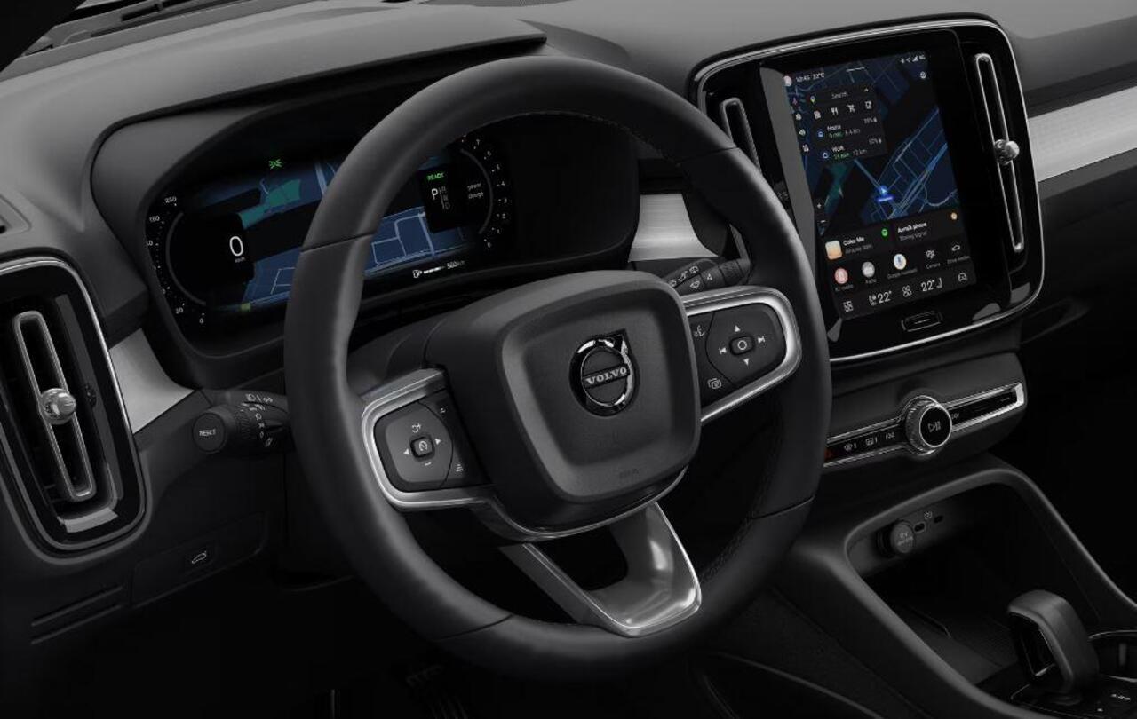 Volvo XC40 B4 211PK Automaat Plus Dark / Extra getint glas / Microtech/Nubuck / Camera achter