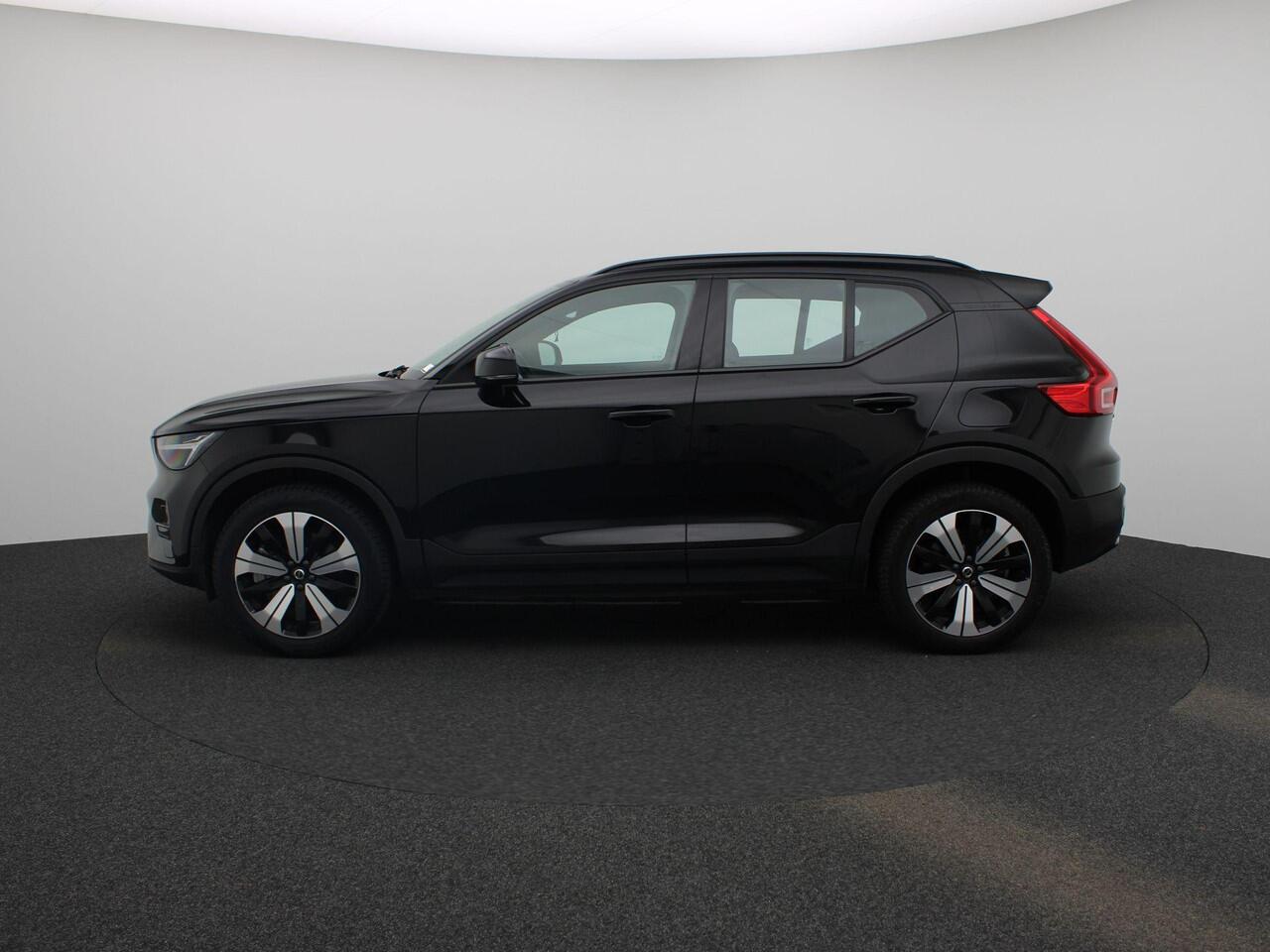 Volvo XC40 Recharge Core 232PK | Allseason-banden | Grootlicht-assistent | Achteruitrijcamera + parkeersensoren | Climate control | Apple CarPlay & Android Auto