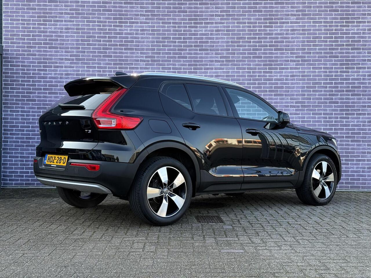 Volvo XC40 1.5 T3 Momentum Pro | Stoelverwarming | Keyless entry/start | 19"lm velgen | Parkeersensoren V+A | Parkeercamera | Metallic lak |