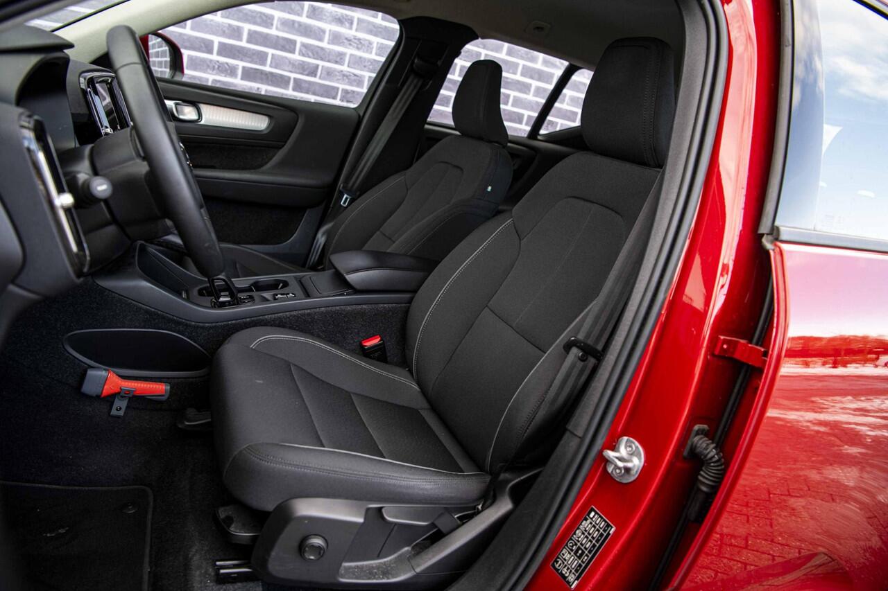 Volvo XC40 1.5 T2 Momentum | Trekhaak | Navigatie | Climate control | 18" velgen | Apple Carplay / Android Auto | Cruise control | LED koplampen |