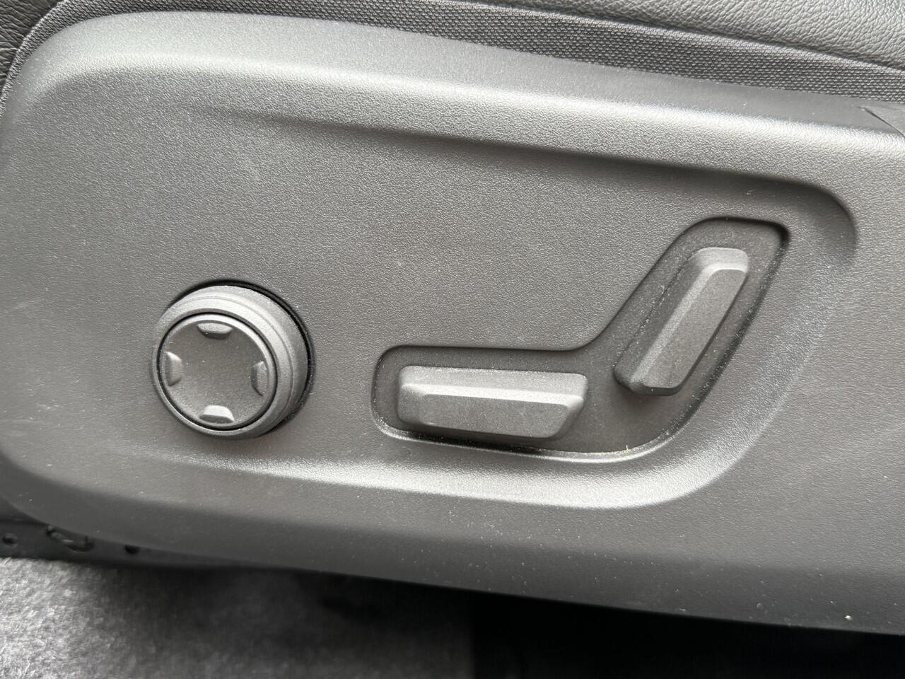 Volvo XC40 2.0 B4 Plus Dark |360°Camera|Leder|Memory|