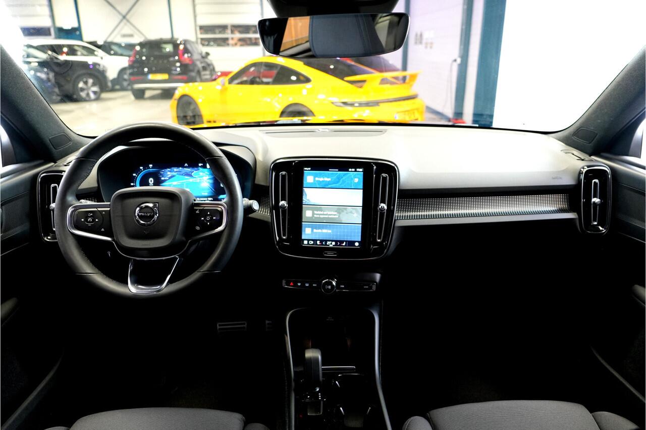 Volvo XC40 Recharge Twin Plus AWD 300kW/408pk Aut. R-Design SOH 92% ADAPT.CRUISE + EL.TREKHAAK + CAMERA + BLIS + PILOT ASSIST + GOOGLE DASHBOARD + LANE ASSIST + SPORTSTOELEN + STOEL-&STUURVERWARMING + PARKSENSOREN V&A + 19" LM-VELGEN!!