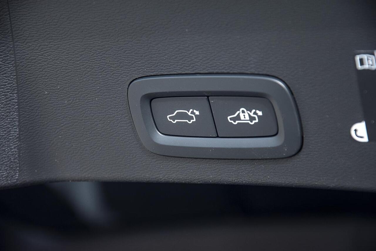 Volvo XC40 1.5 T5 RECHARGE R-DESIGN / TREKHAAK / LAGE KMST