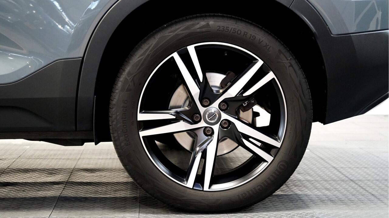 Volvo XC40 Volvo XC40 1.5 T5 Recharge 193kW/262pk DKG7 R-Design BI-TONE + PILOT ASSIST + KEYLESS ENTRY&GO + FULL LED HIGH BEAM + ADAPT.CRUISE + BLIS + LEER/ALCANTARA + STOEL-STUURVERWARMING + LANE ASSIST + CAMERA + PARKSENSOREN V&A + 19" LM-VELGEN!!