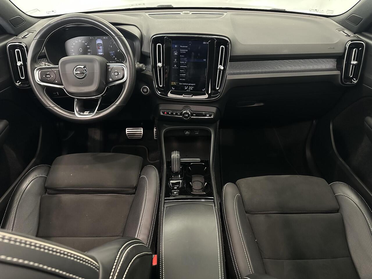 Volvo XC40 1.5 T3 R-Design | Panoramadak | LED | Navigatie | Climate Control | Cruise Control | Lichtmetalen velgen 18"