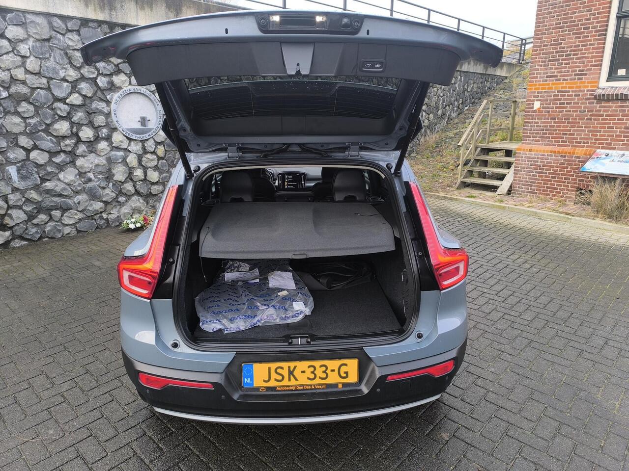 Volvo XC40 1.5 T4 Recharge Inscription Expression Leder sport interieur, stoel verwarming V+A electr verst geheugen stoel, voorruit verwarming,carplay, electr A klep