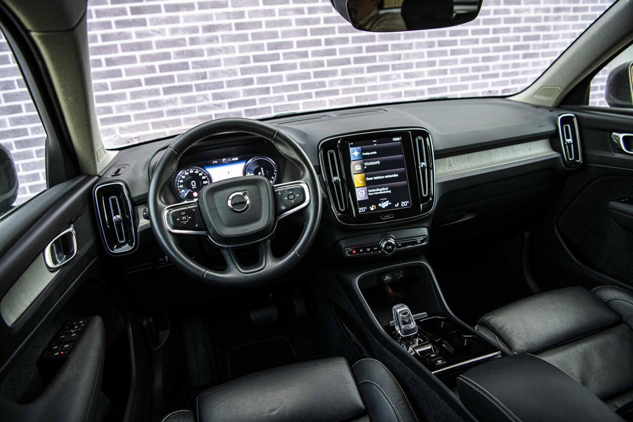 Volvo XC40 1.5 T4 Recharge Inscription | Trekhaak | 19" | Adaptieve Cruise Control | Leder | Parkeer Camera | Keyless Entry |