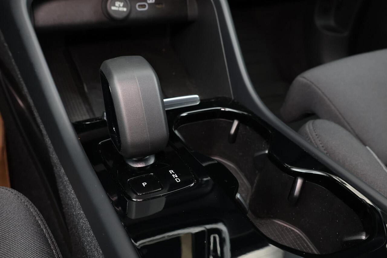 Volvo XC40 Recharge Twin Ultimate 78 kWh - Panorama/schuifdak - IntelliSafe Assist & Surround - 360º Camera - Verwarmde voorstoelen, stuur & achterbank - Parkeersensoren voor & achter - Elektr. bedienb. voorstoelen met geheugen links - Draadloze tel. lader - Warmtep