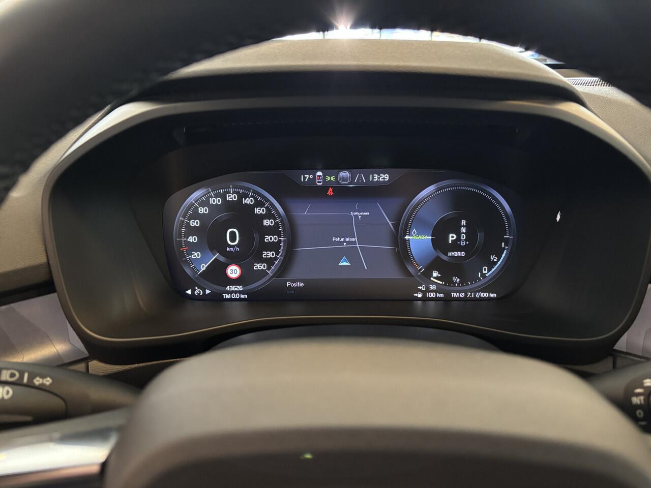 Volvo XC40 T4 Plug-in Ultimate Bright / Panoramadak / Leer - Alcantara / Harman-Kardon / Dab+ / Apple Carplay / Stuur- en Stoelverwarming / MY 2023 - Elek Trekhaak -