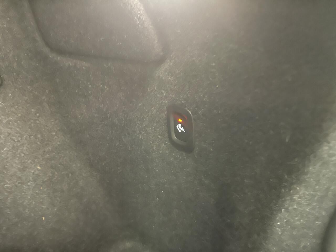 Volvo XC40 T5 Recharge plus Dark 261pk apple/android van eerste eigenaar