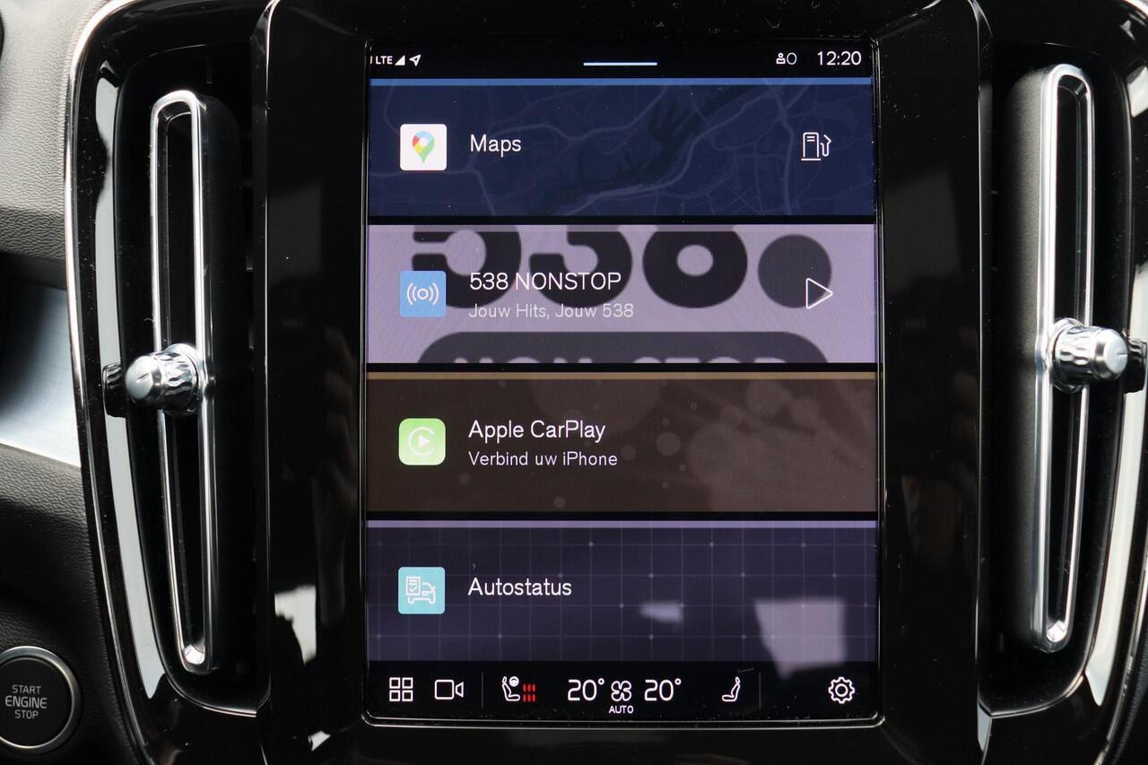 Volvo XC40 B4 Plus Dark - IntelliSafe Assist & Surround - Harman/Kardon audio - Parkeercamera achter - Verwarmde voorstoelen & stuur - Parkeersensoren voor & achter - Elektr. bedienb. voorstoelen met geheugen links - Draadloze tel. lader - 20' LMV