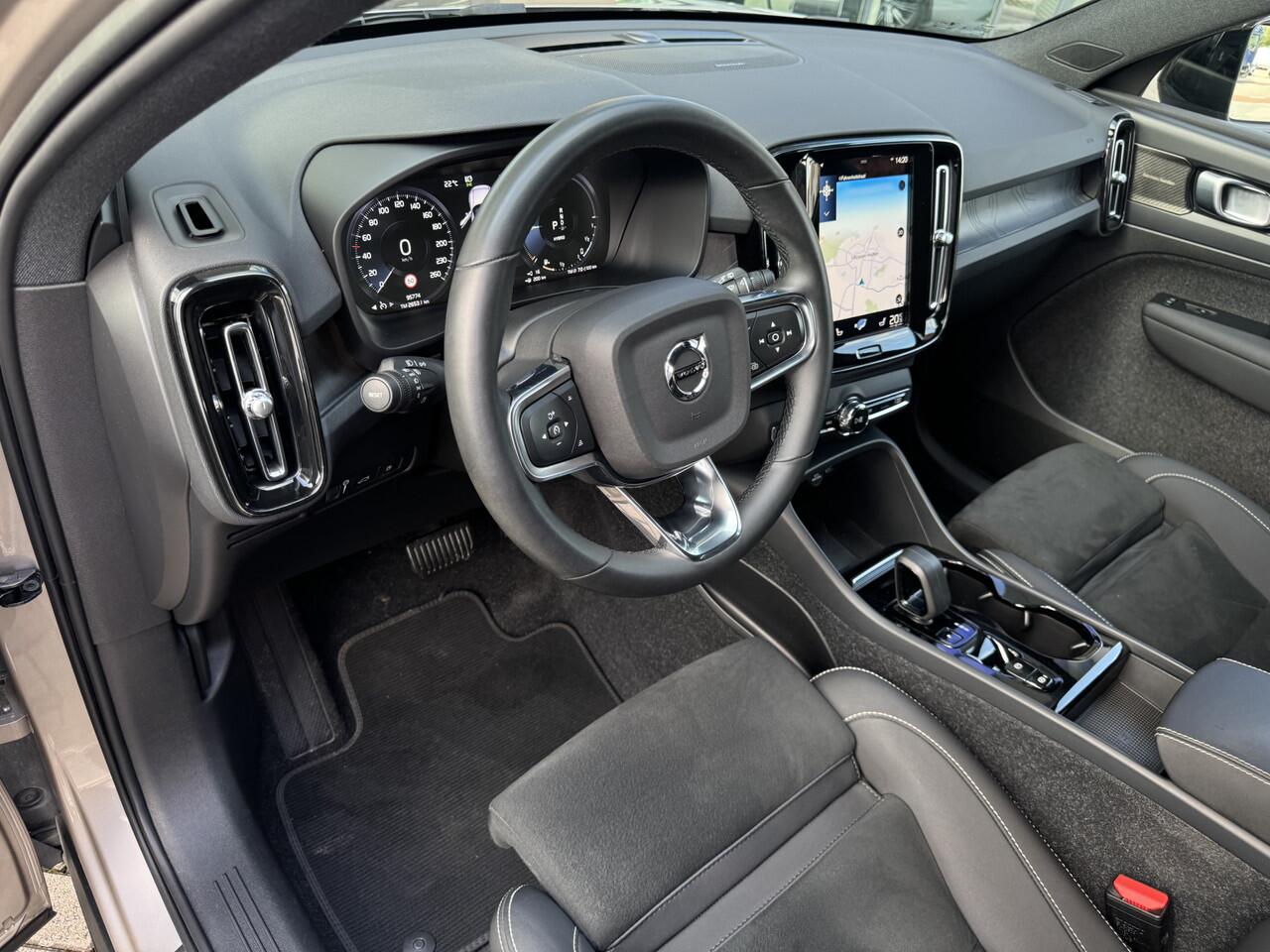 Volvo XC40 1.5 T4 Plus Dark | 360 Camera | Navigatie |